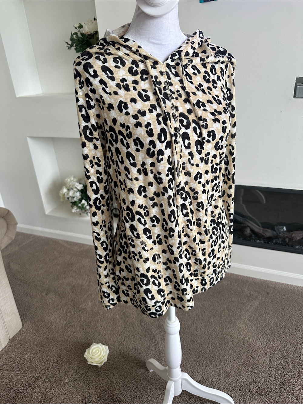 Chico's Leopard Print Hooded Zip Sweater in Beige, Black size 0